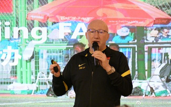 他掀开裙子舌头进去69式